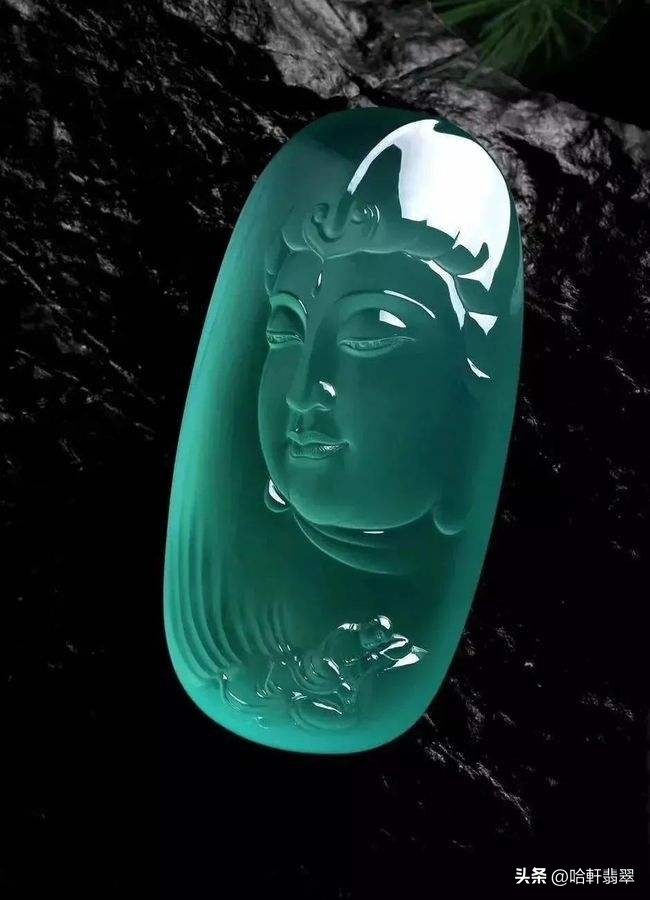 俄罗斯翡翠跟危料翡翠哪个好,俄料翡翠和危料翡翠的区别