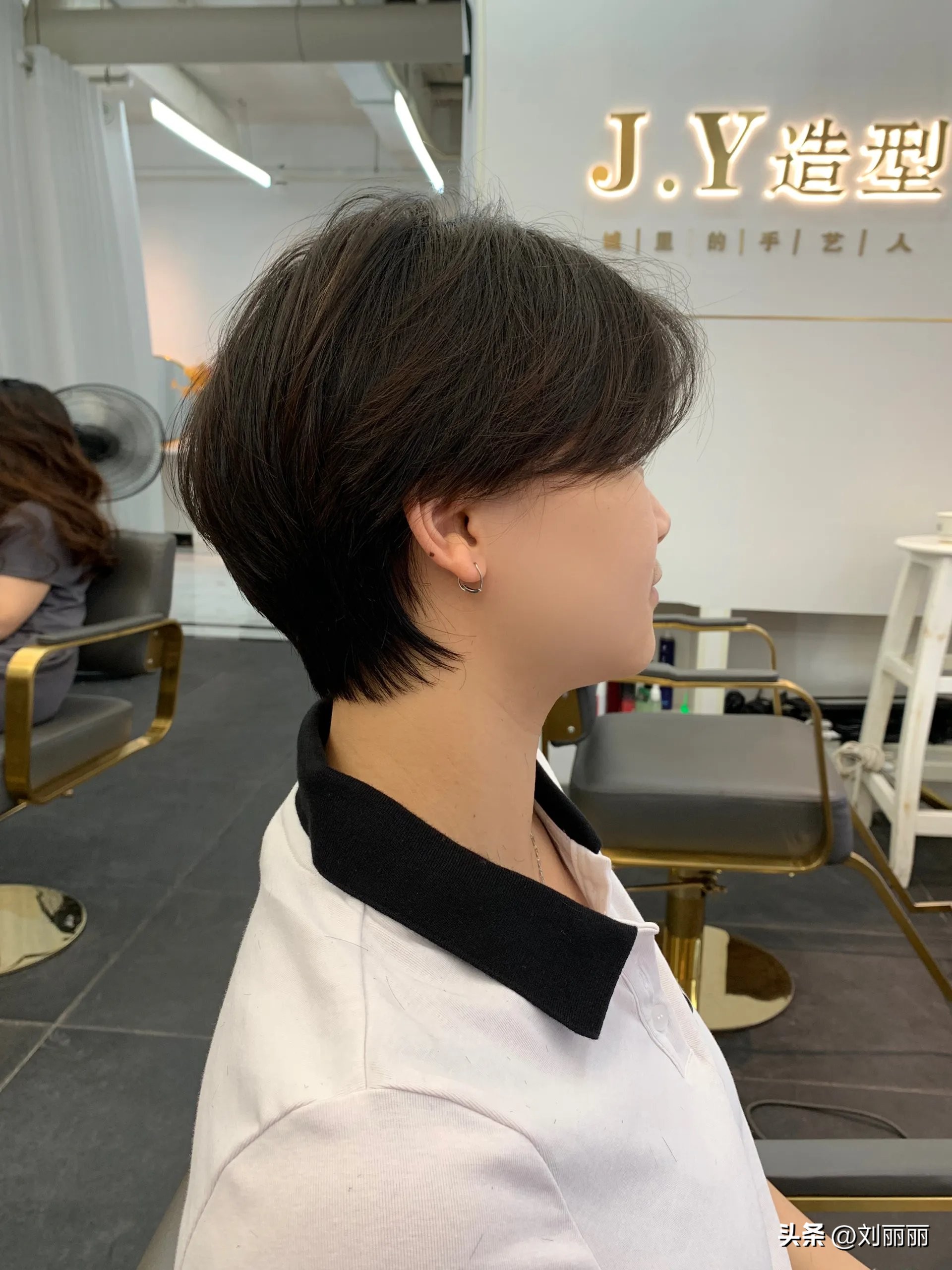 夏季清爽短发不要只会两边剪短了,12-15岁短发学生适合的清爽发型