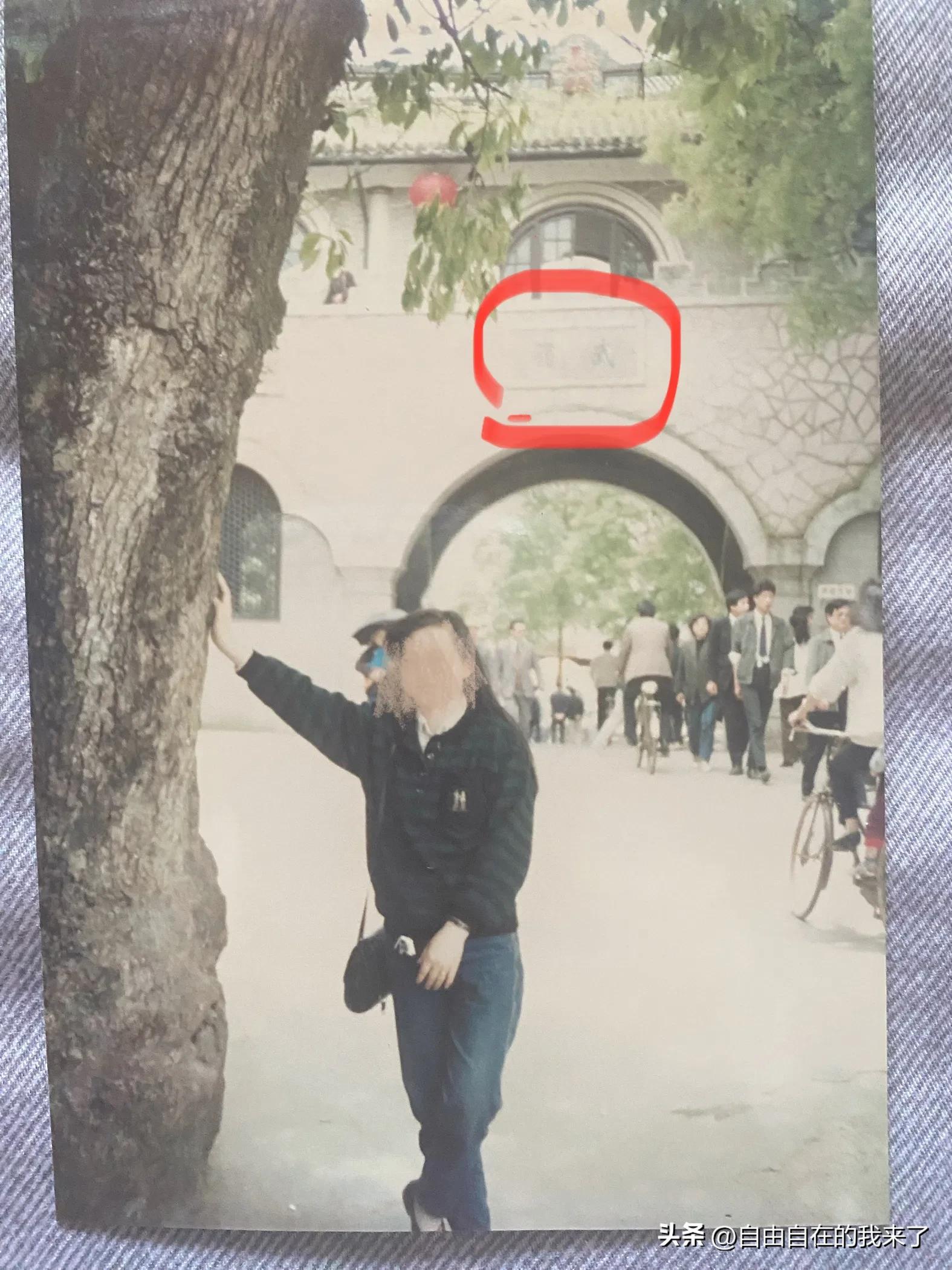 三十多年前，和老头恋爱时去奉化溪口游玩，买的爱的信物珍藏至今