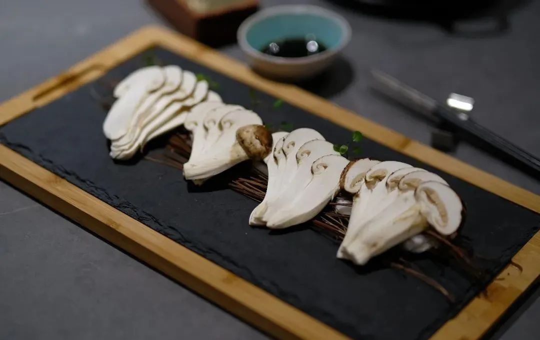 玛御谷高颜值森林餐厅，隐于林，隐于溪