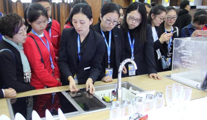 负债1570亿！甩卖股份后，又卖员工宿舍，电商巨头苏宁怎么了？