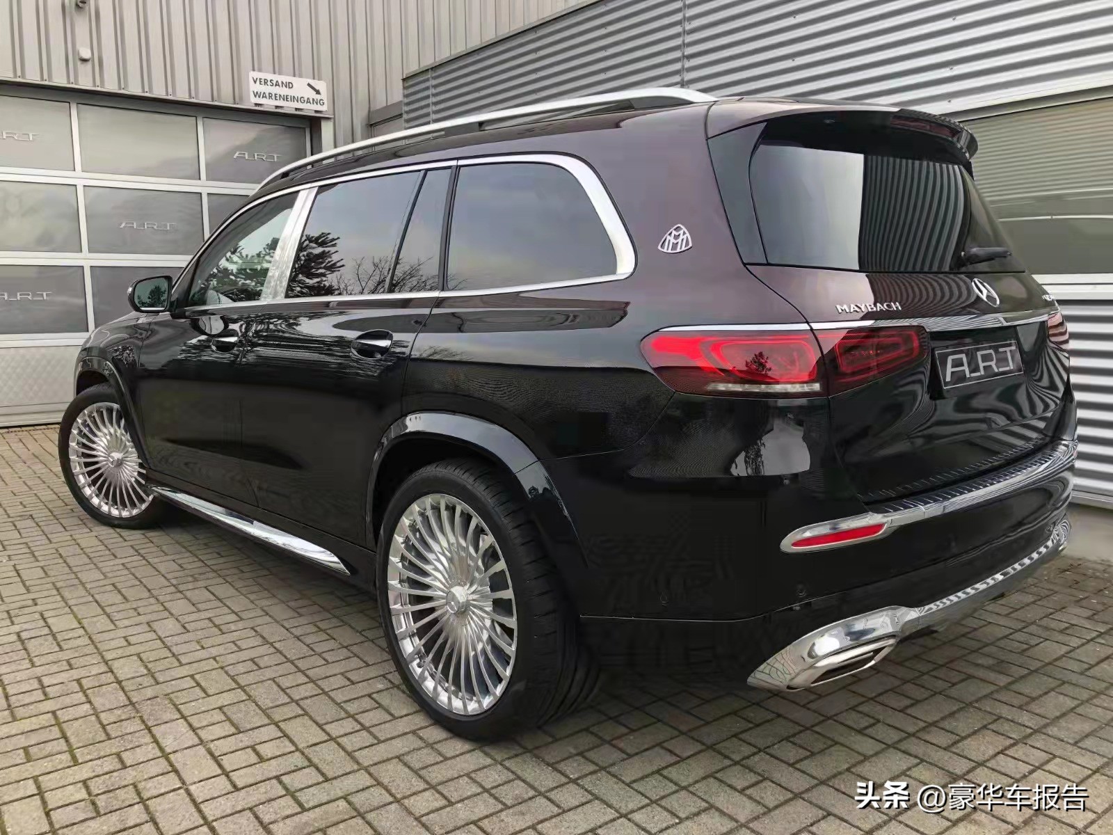 奔驰gls600迈巴赫2022款4座版,奔驰gls400跟迈巴赫的gls600不同