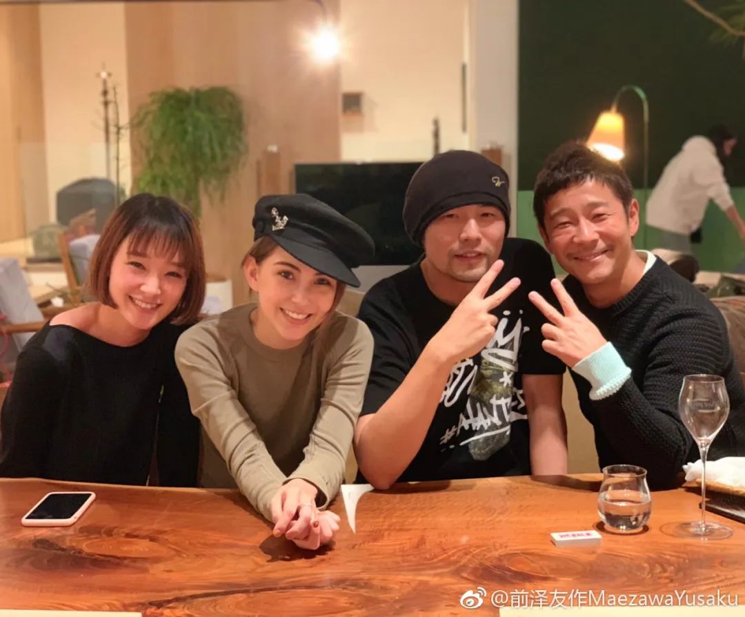 随便花过亿美金请陌生美女上太空，这个富豪目的可不单纯！