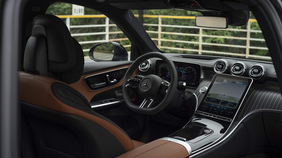 奔驰glc300l2021款试驾视频胖哥,奔驰e300和奔驰glc300l如何选