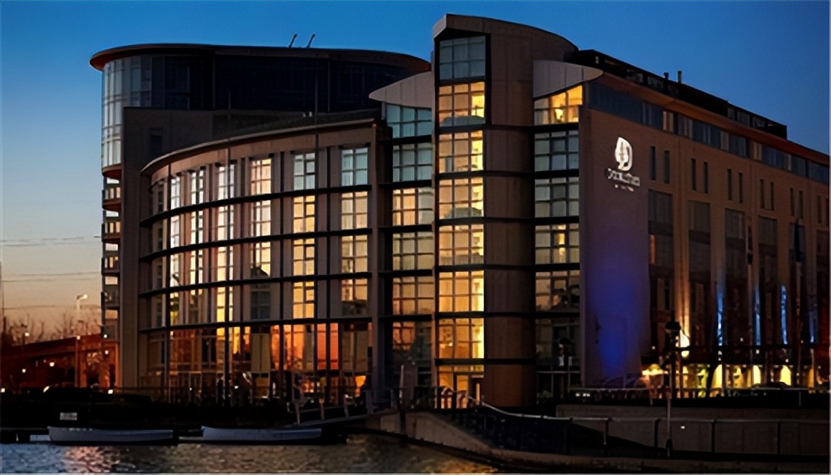 蔡奎和吴亚军离婚原因,蔡奎身价有多少亿