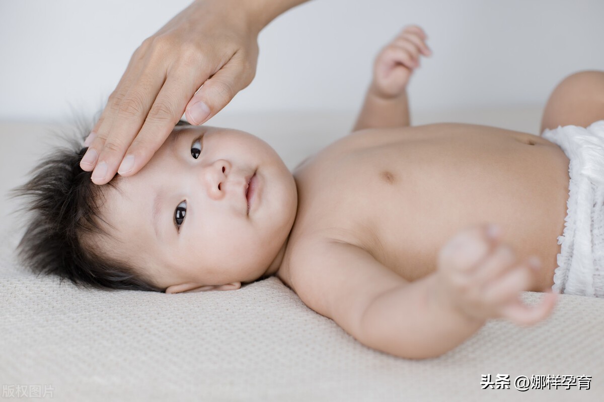 7个月的宝宝手心发红还有点烫,4个月宝宝手心发热红是怎么了