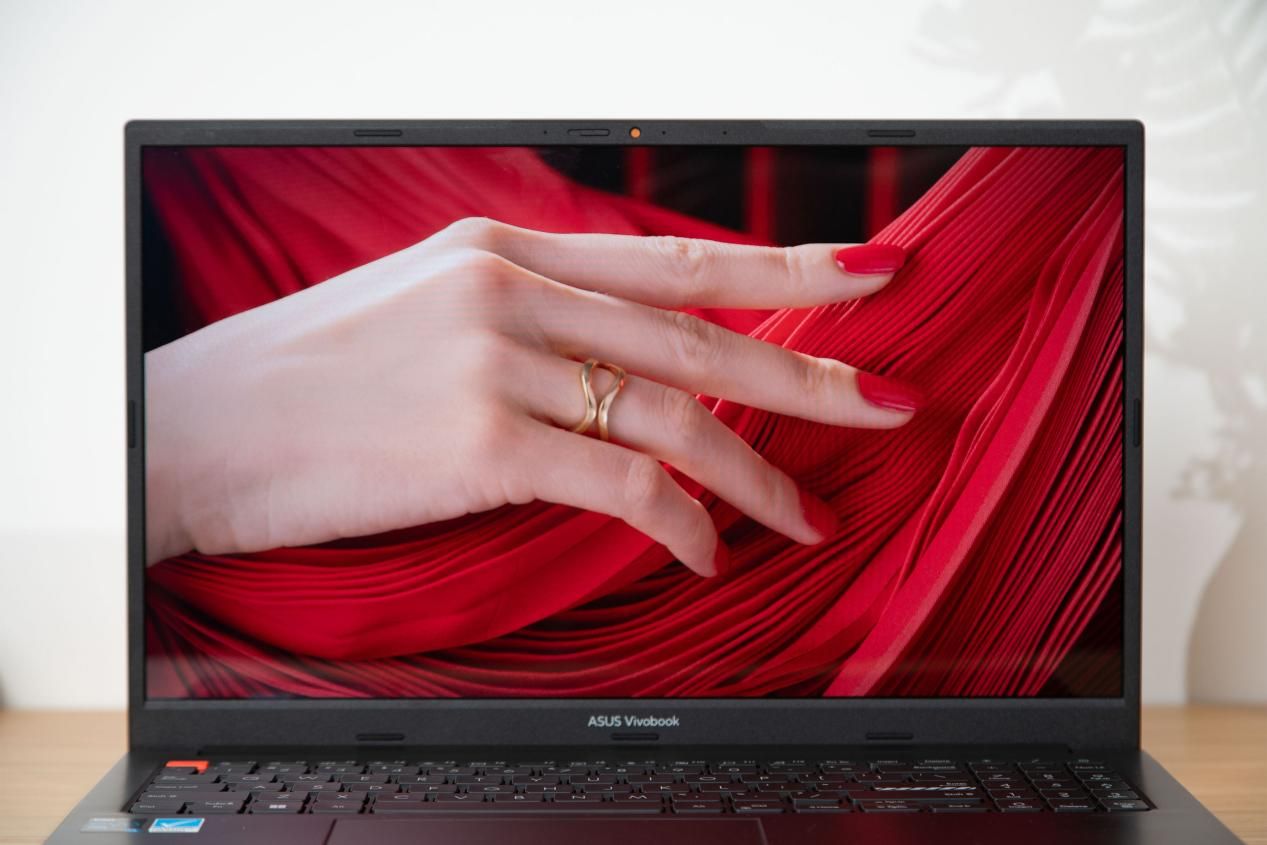 120hzoled屏幕的笔记本电脑,全球首款27寸240hzoled