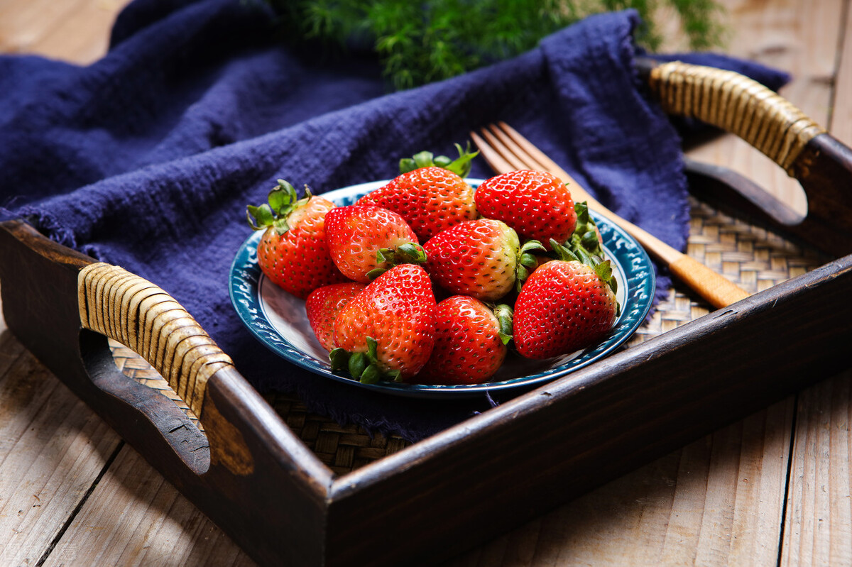 长在土里的水果你能说出几个,有哪几种水果是长在土里的