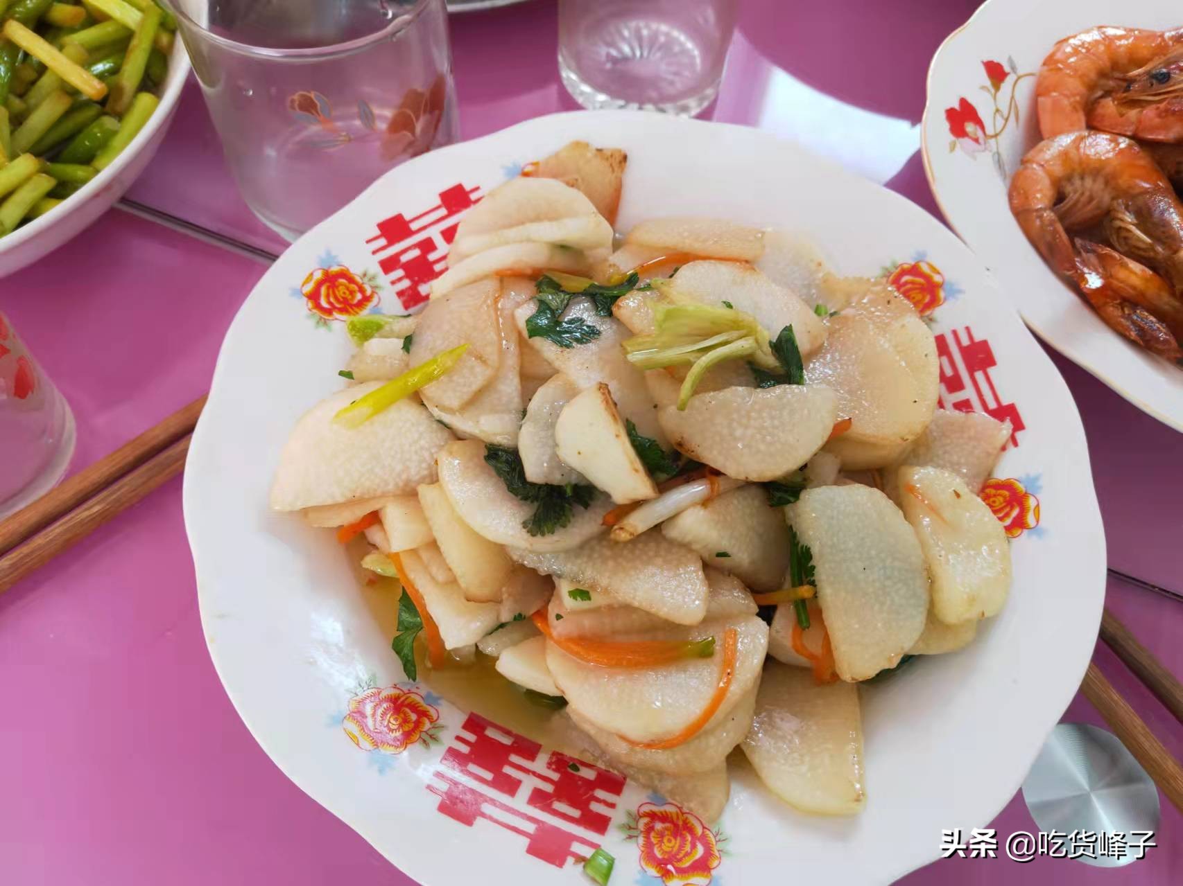 过年小姑子回门嫂子做了一桌菜,初三回娘家妈妈做的饭