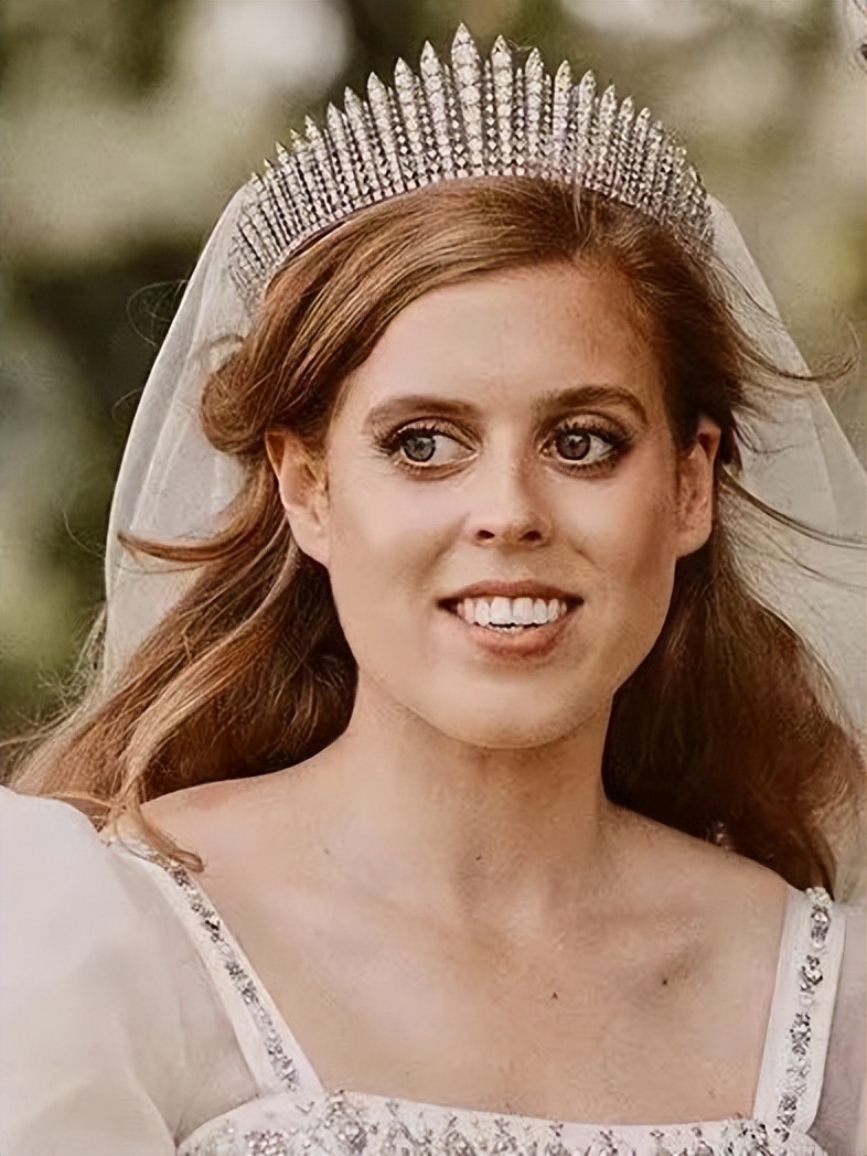 “鸽子蛋”算什么，现在婚礼上戴它才是大热门！