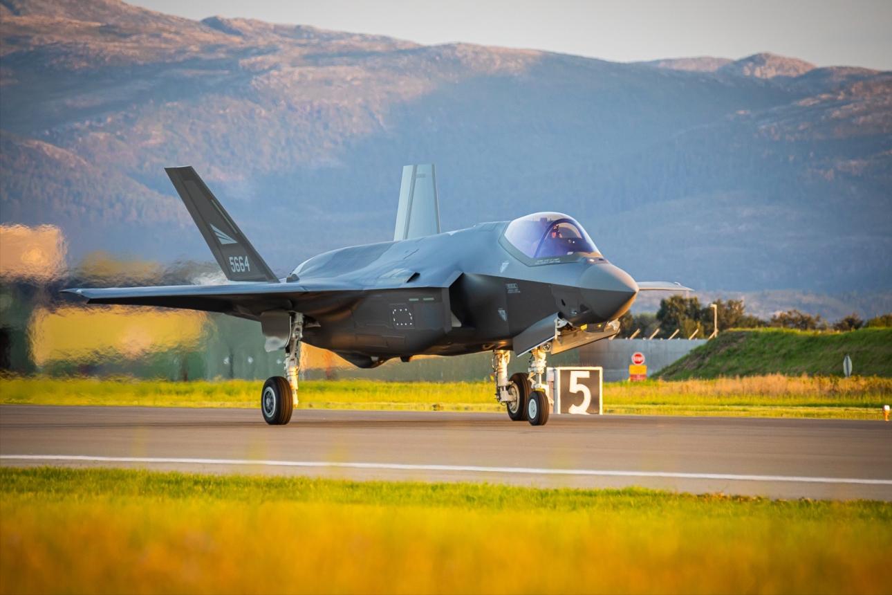 地球十大顶级战斗机排名：苏35勉强上榜，歼20名列前茅！