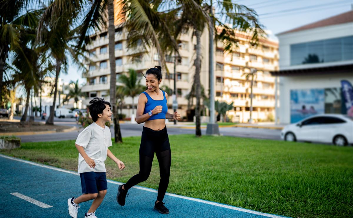 富婆爱上小20岁小鲜肉完整版,富婆迷恋小14岁帅哥