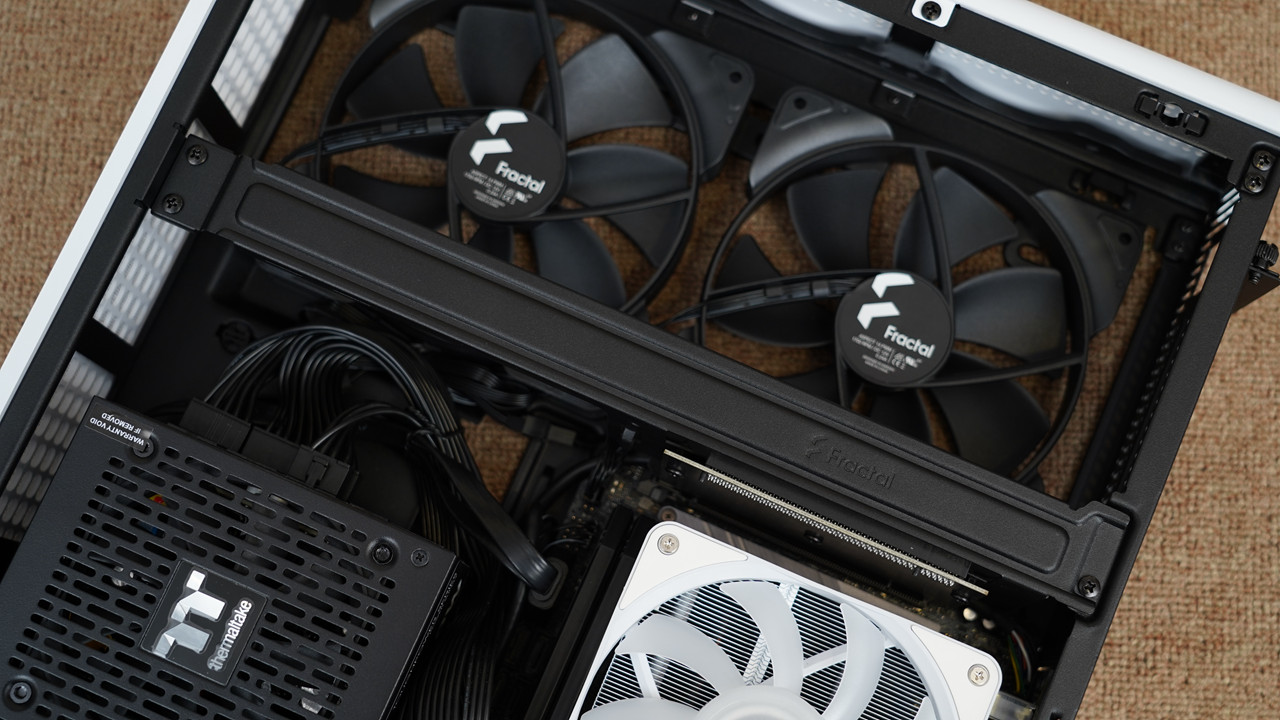 我骗媳妇说这是大号路由器，偷偷打造了一台高颜值ITX主机