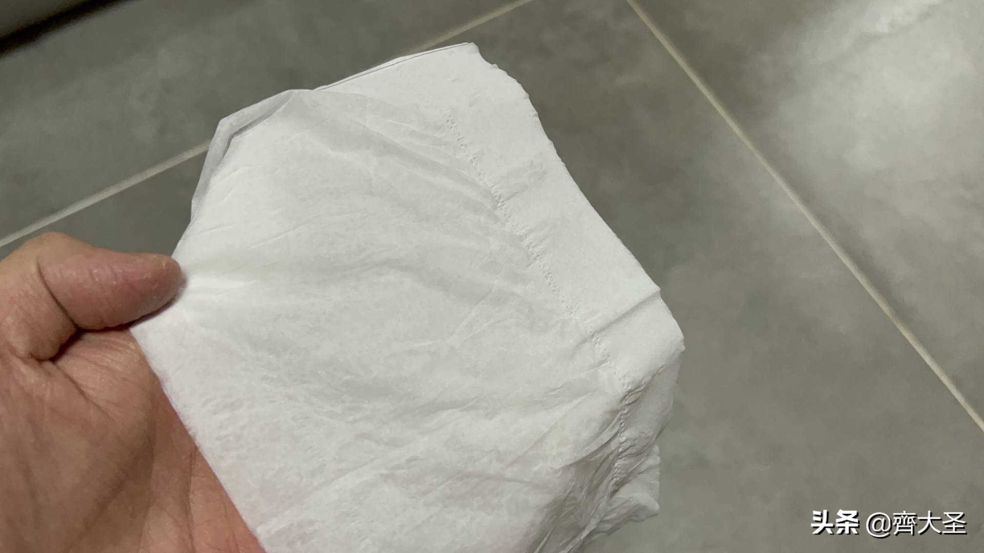 扫地机器人拖地震动和旋转哪种好,机器人旋转拖地和震动拖地