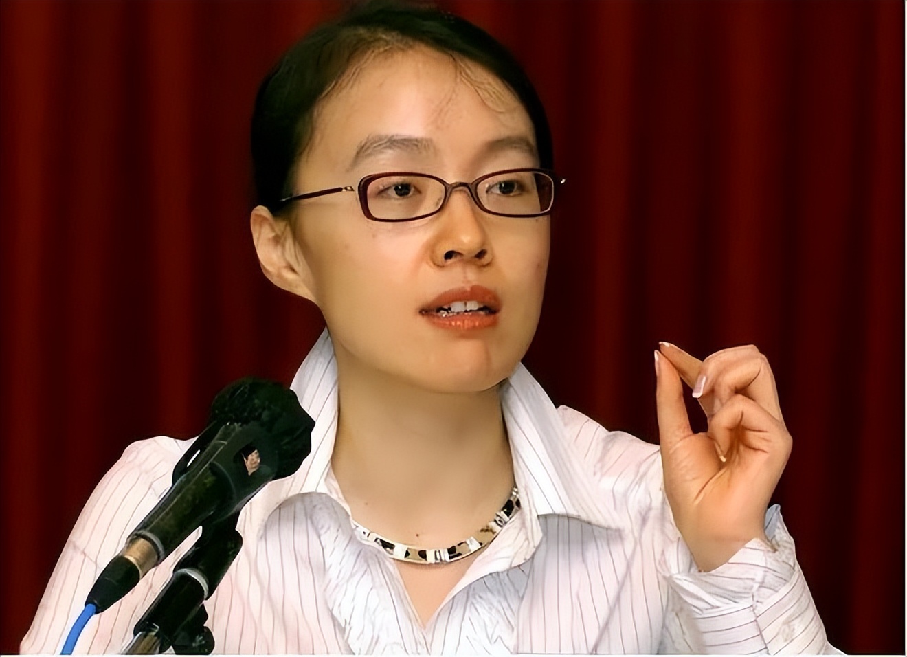 背靠10大烟厂的女人，从不透露发家史，曾身价百亿如今沦为阶下囚