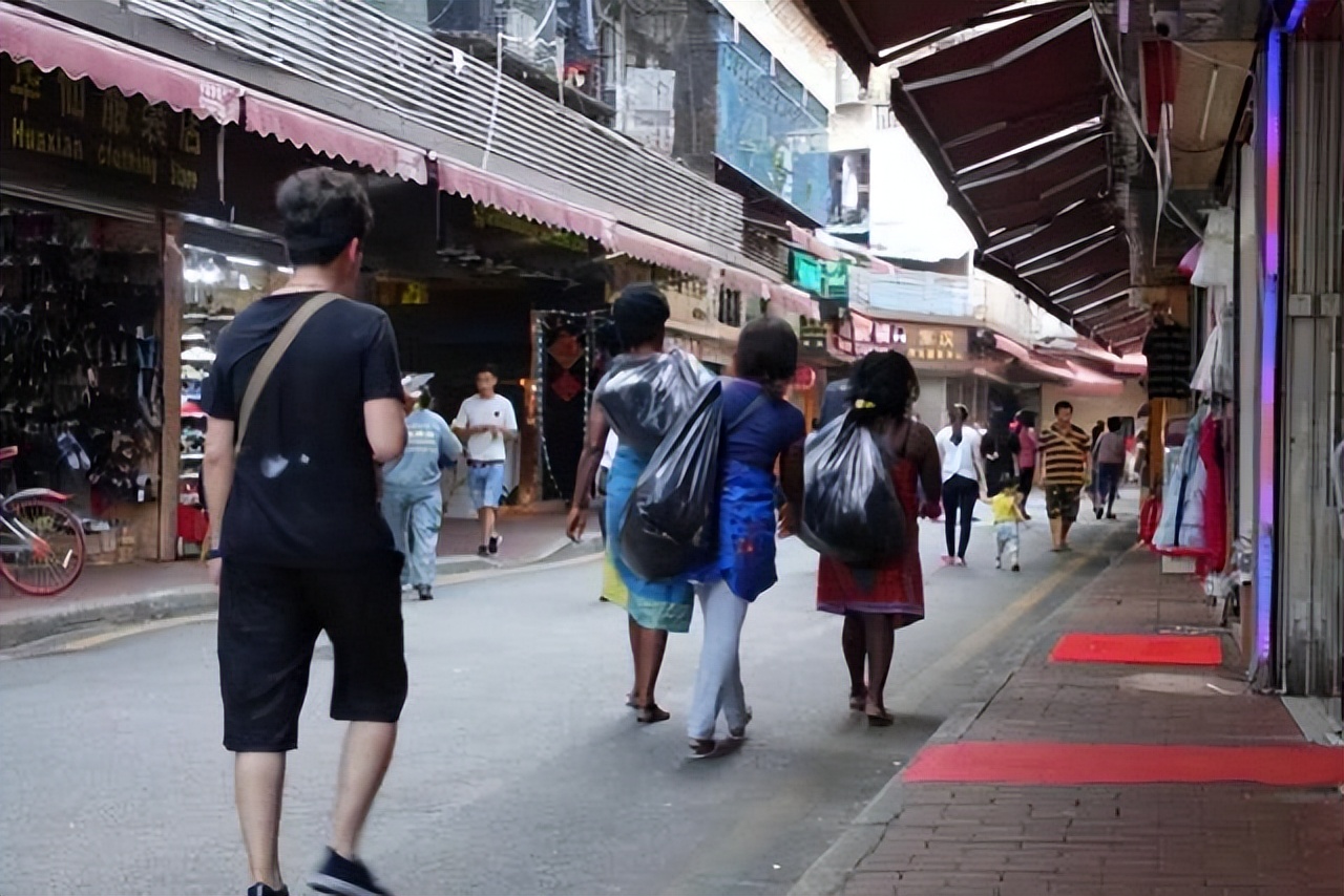 广州黑人泛滥，“黑二代”随处可见，如何治理？日本做法值得借鉴