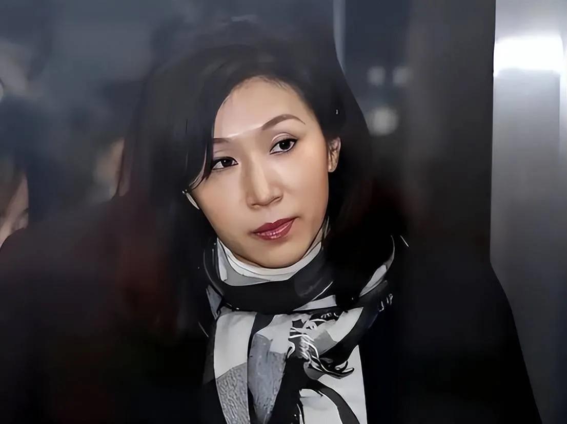 婚内出轨总统女婿，让财阀为她坐牢，做了20年*妇情**后真要上位了？