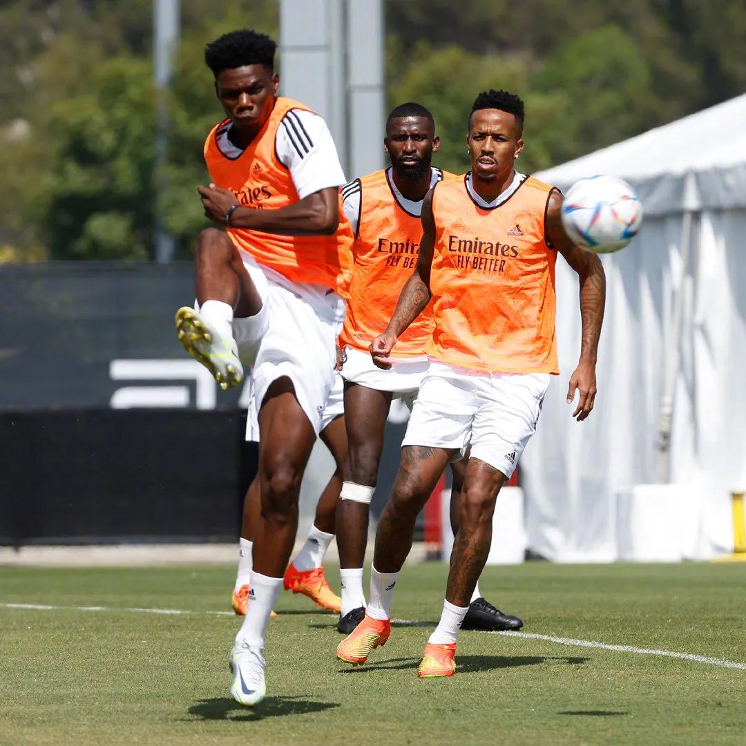 皇家马德里人打足球比赛,皇家马德里和巴塞罗那的国家德比