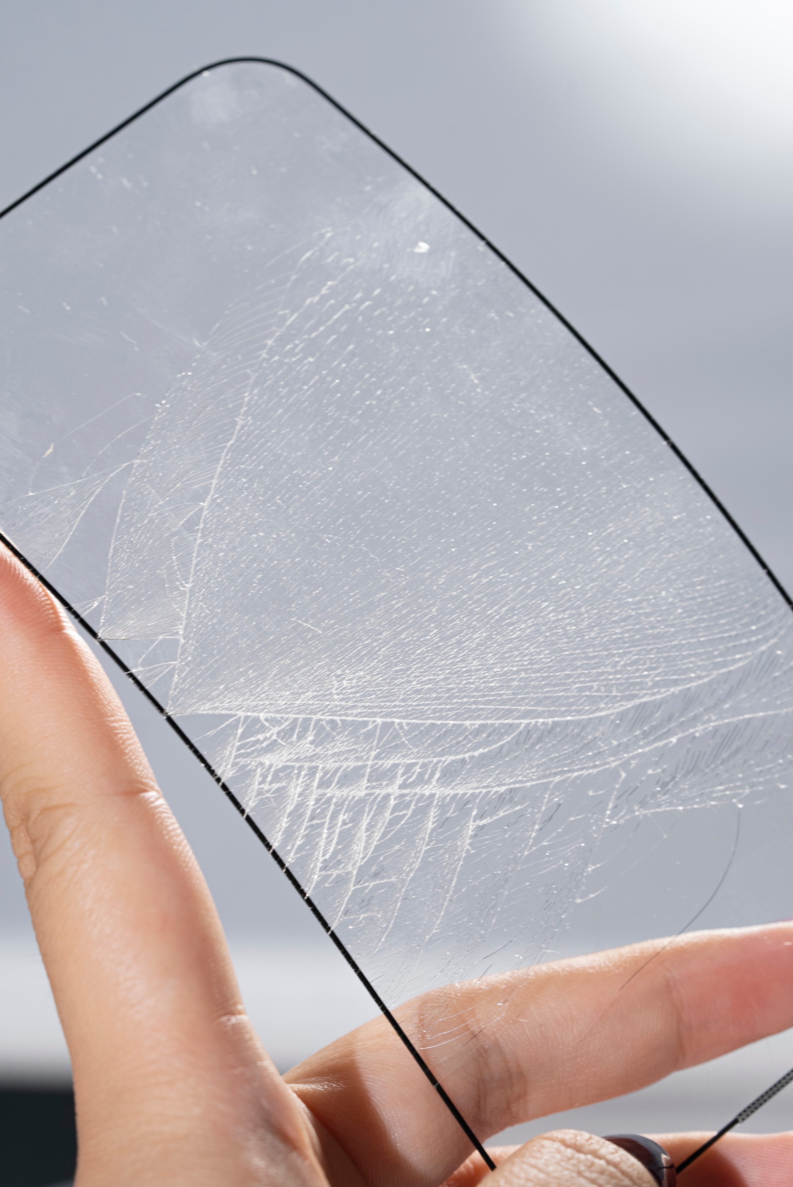 手机应该贴怎样的钢化膜比较好,手机贴钢化膜哪一种好一些