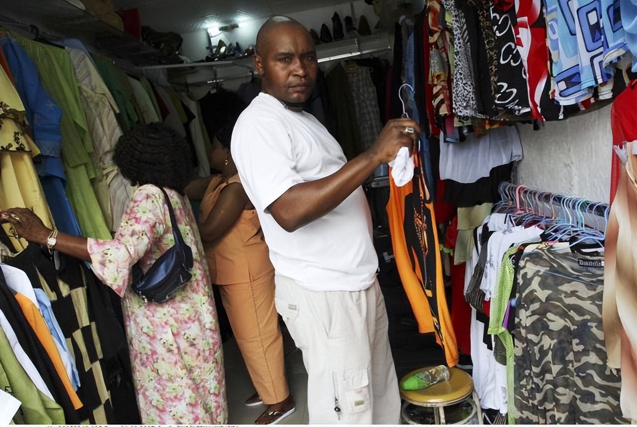 广州三元里黑人倒卖的东西都到哪里去了?看完莫名心疼非洲兄弟!