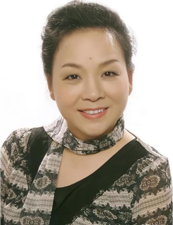 罗京去世近十年妻子改嫁豪门,罗京去世11年妻子携子改嫁富商