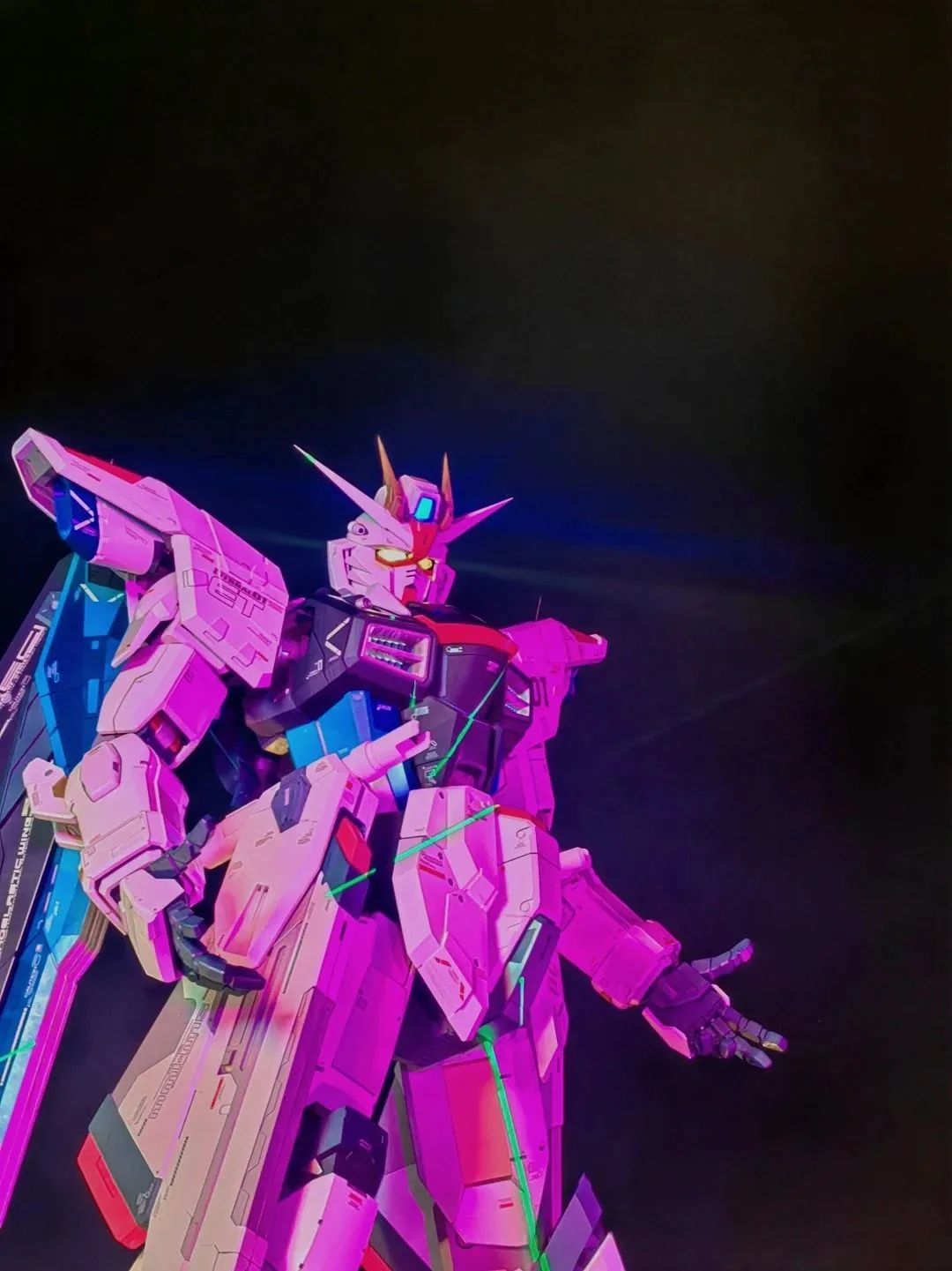 小布摄影团丨魔都夜生活的N种打开方式，快收藏起来→