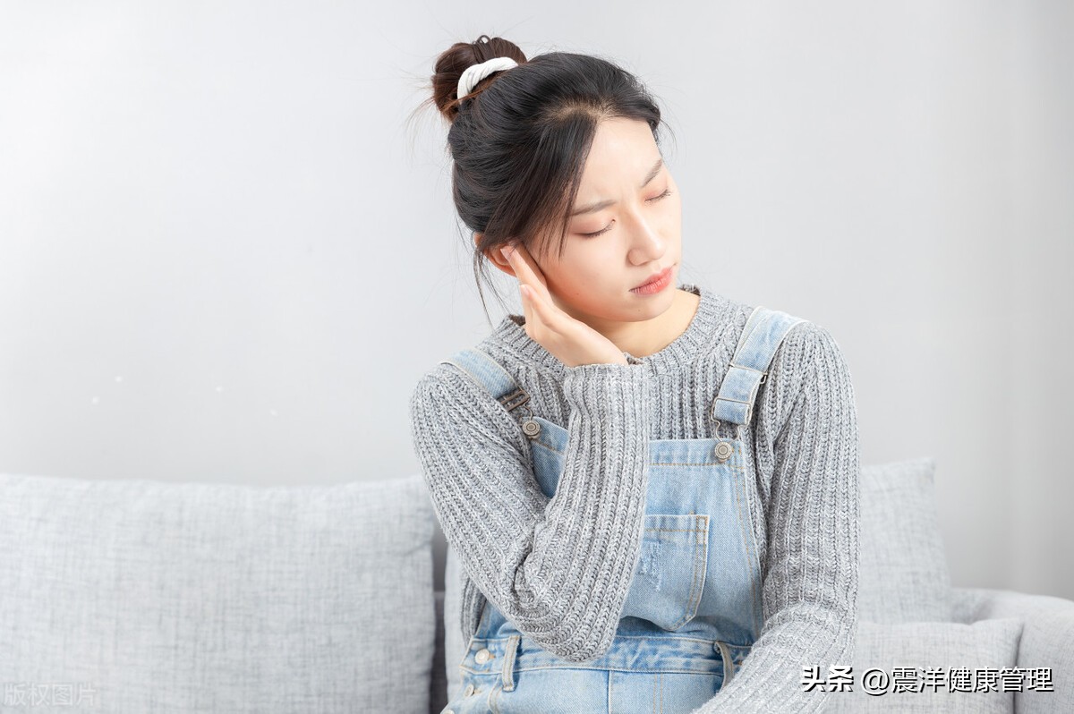 耳朵特别痒又掏不出耳屎怎么办,耳朵里痒一掏就流水是什么原因