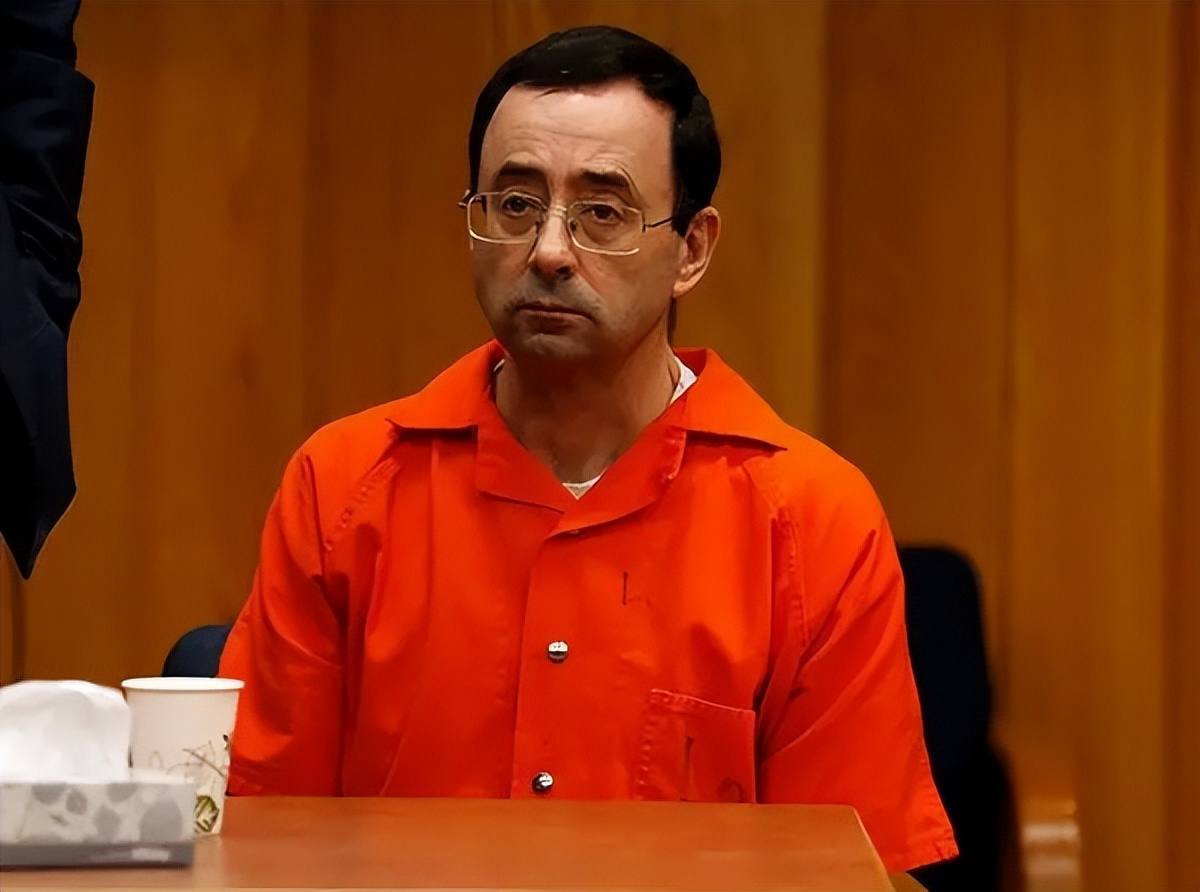 前美国体操队队医纳萨尔性侵犯案,美国队医纳萨尔治疗教学视频