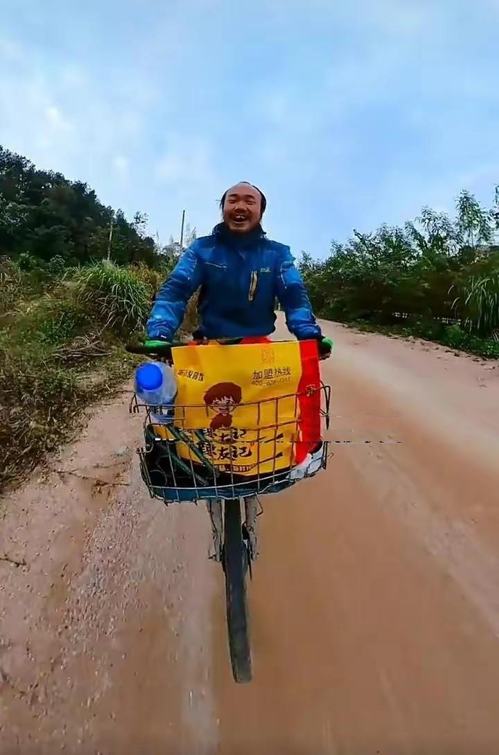 港媒：内地骑行网红自曝单车在香港被偷，港警正追缉一名涉案人员