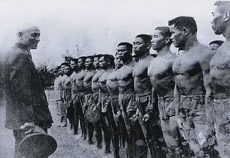 律师为冈村宁次做无罪辩护,为冈村宁次辩护三个律师