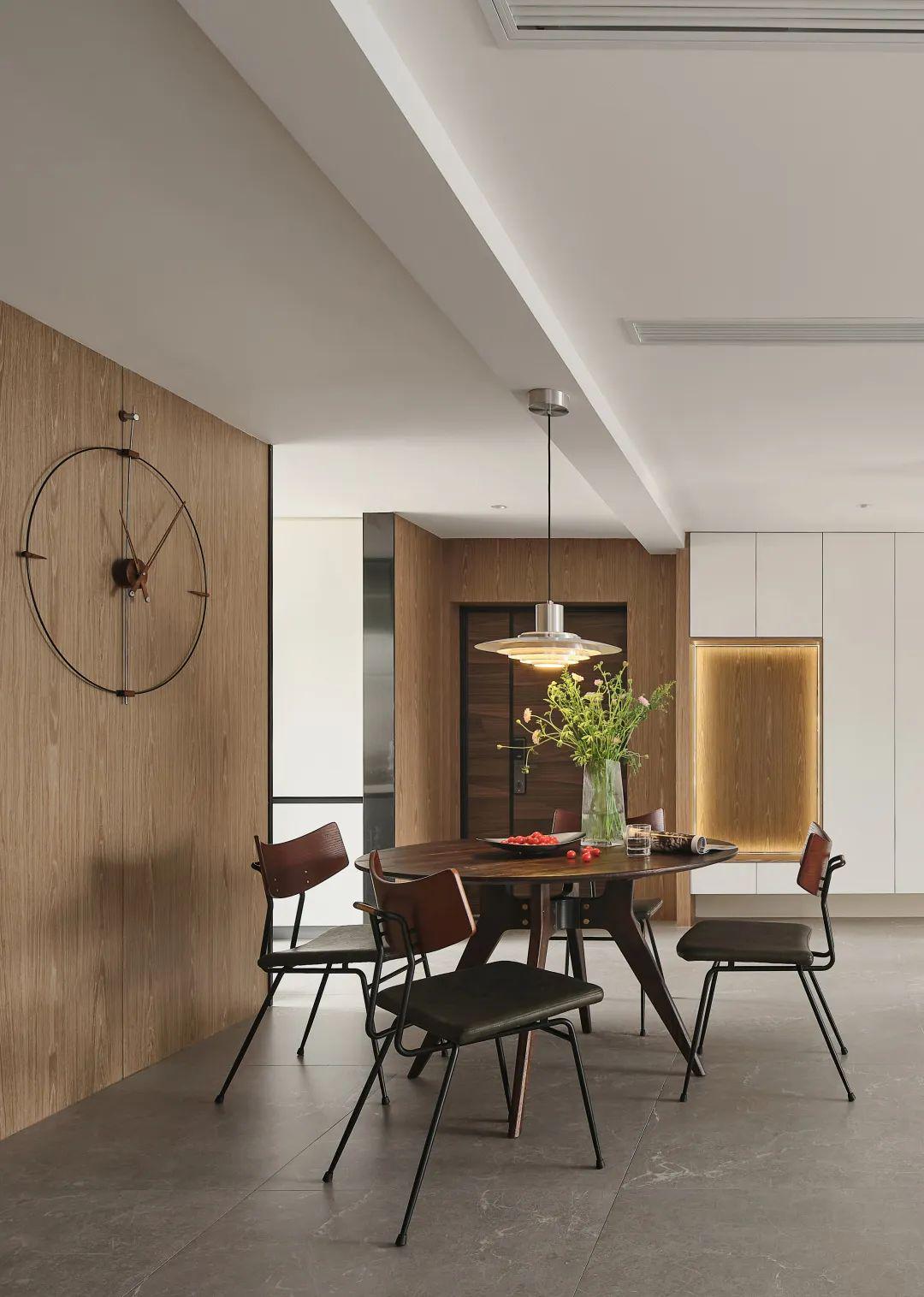 餐厅空间太小如何设计活动餐桌,3.8加4.5的餐厅可以放多大的圆桌