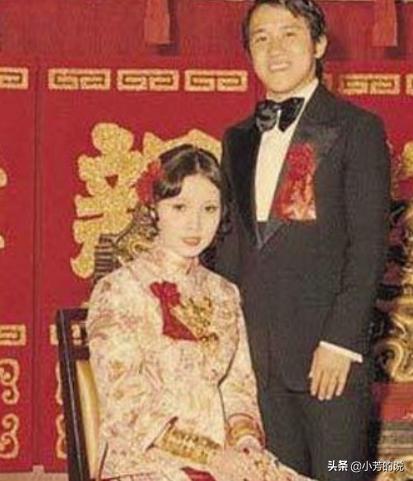 和女儿曾宝仪视频习惯性脱衣服，上厕所一丝不挂戒指都要摘掉