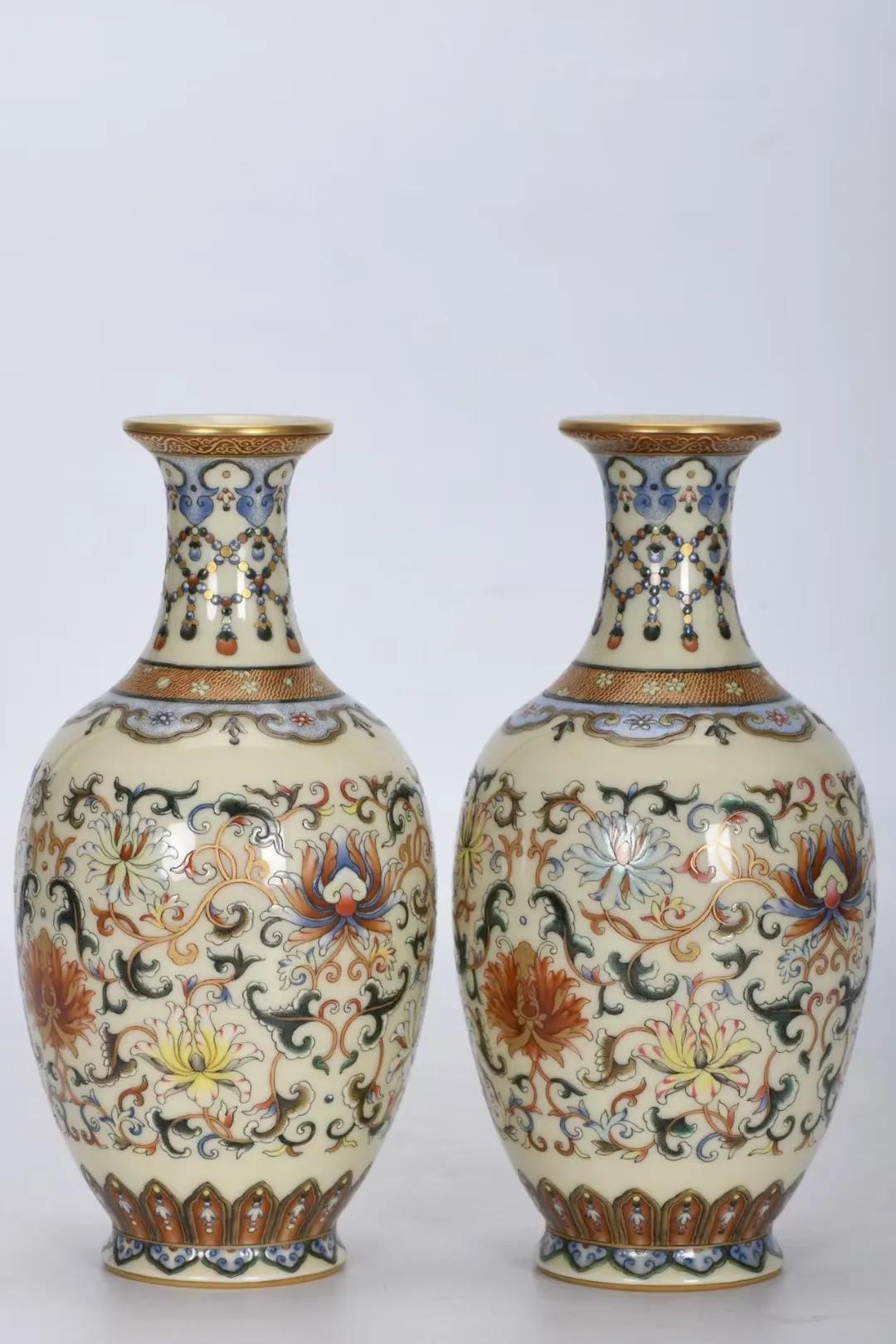 大明宣德青花描金缠枝莲纹玉壶春,清乾隆青釉描金缠枝莲壁瓶