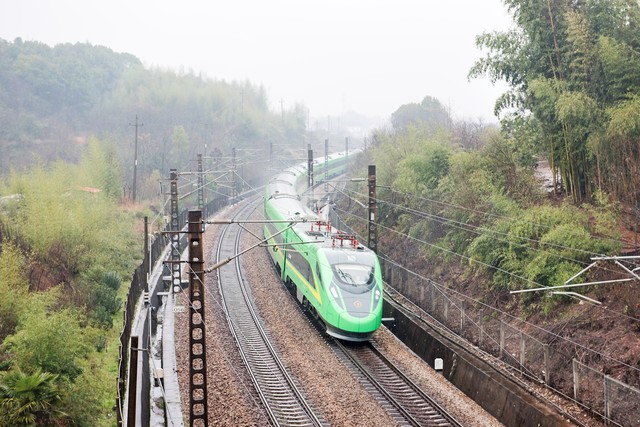 全国第一列绿巨人动车,复兴号绿巨人动车时速