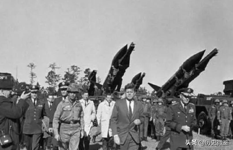 英国向日本投放了几颗原子弹,英国向美国发射24枚导弹吗