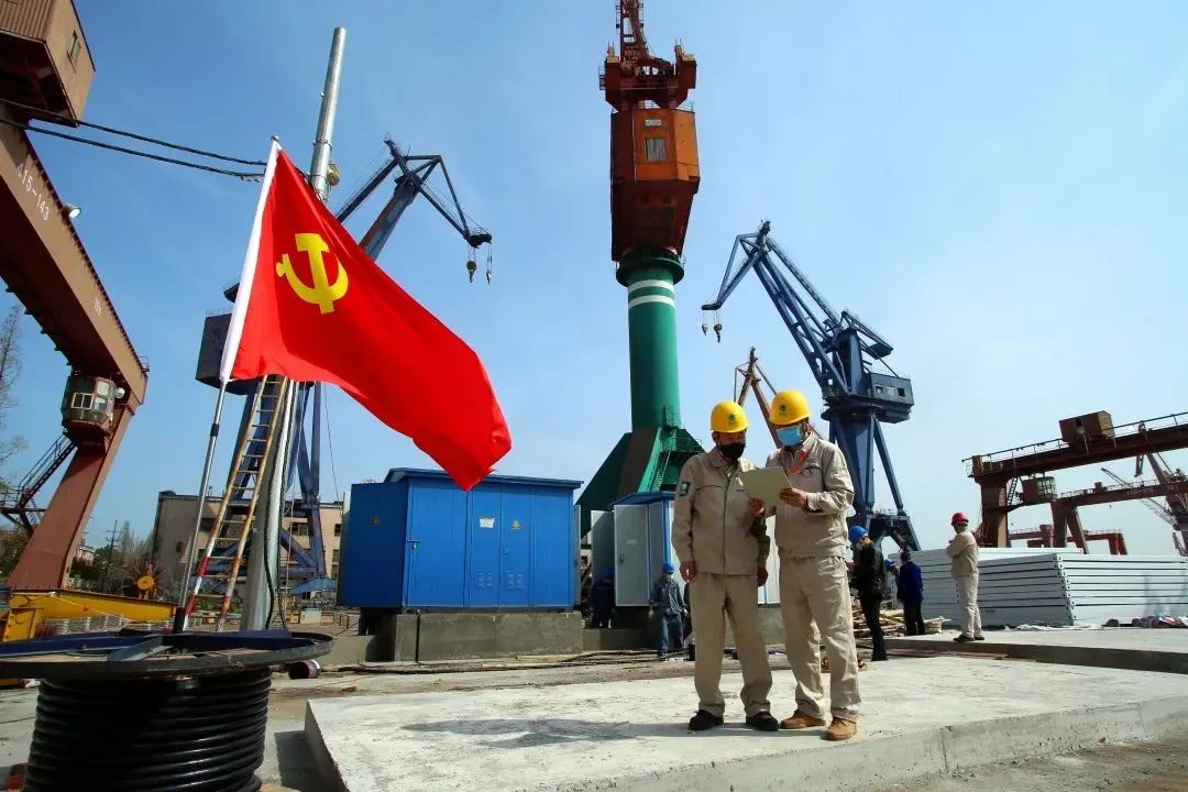 旗帜领航聚合力强根铸魂,坚持旗帜领航着力强根铸魂