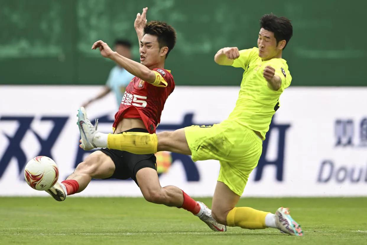 广州恒大，没有白斩鸡，越秀山的草坪不适合铺床