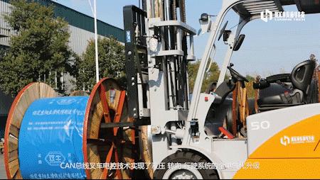 联核科技无人叉车亮相央视《新闻直播间》！