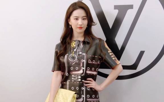 刘亦菲的内衣照，揭露攻击女性穿着的乱象，神仙姐姐碍了谁的眼？