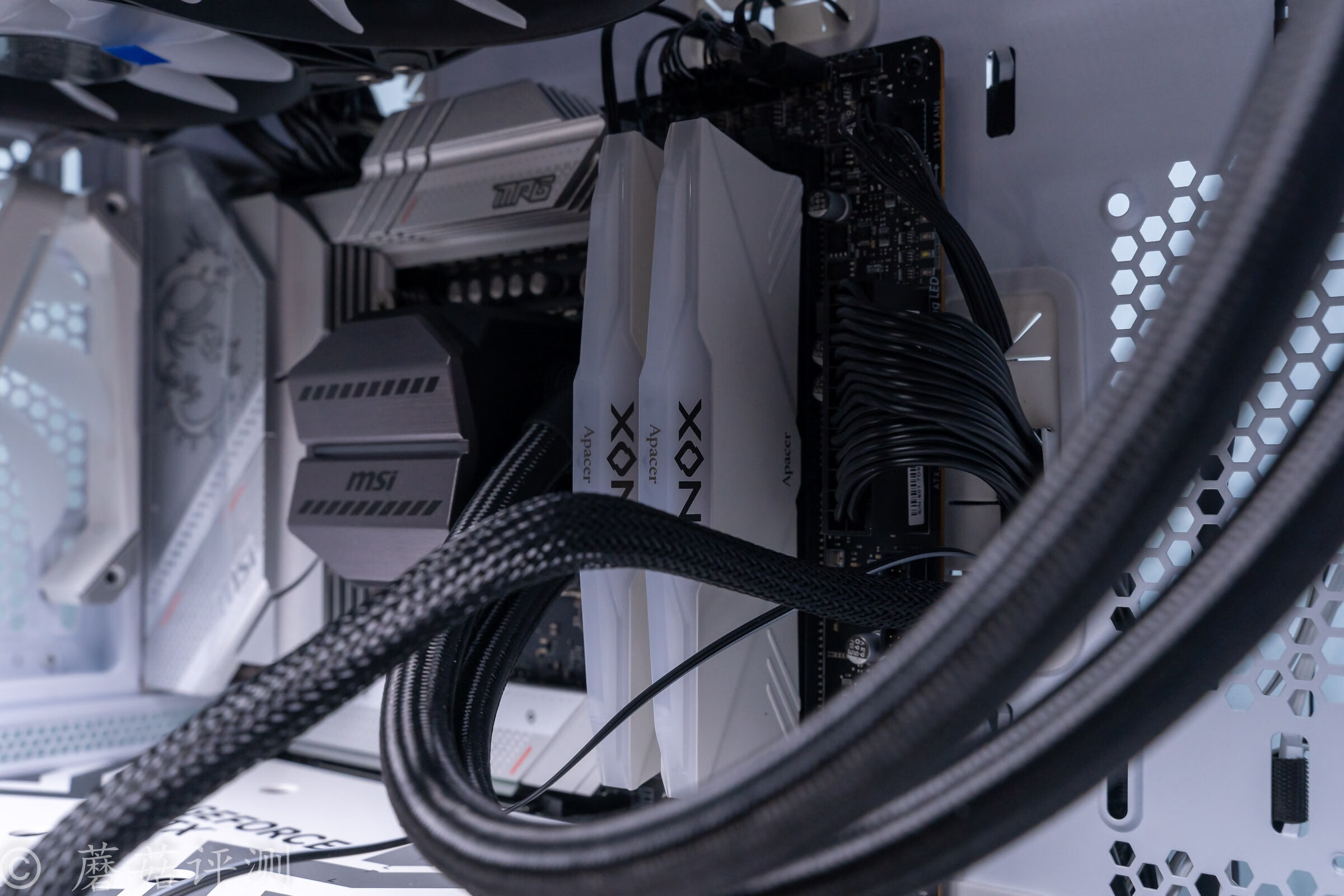 宇瞻ddr4240016g普条怎么样,宇瞻暗黑8gddr43600白色