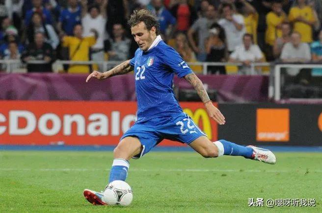 绿巴萨球员的中文纹身太没特点！看看以前的意甲球员的个性多强！