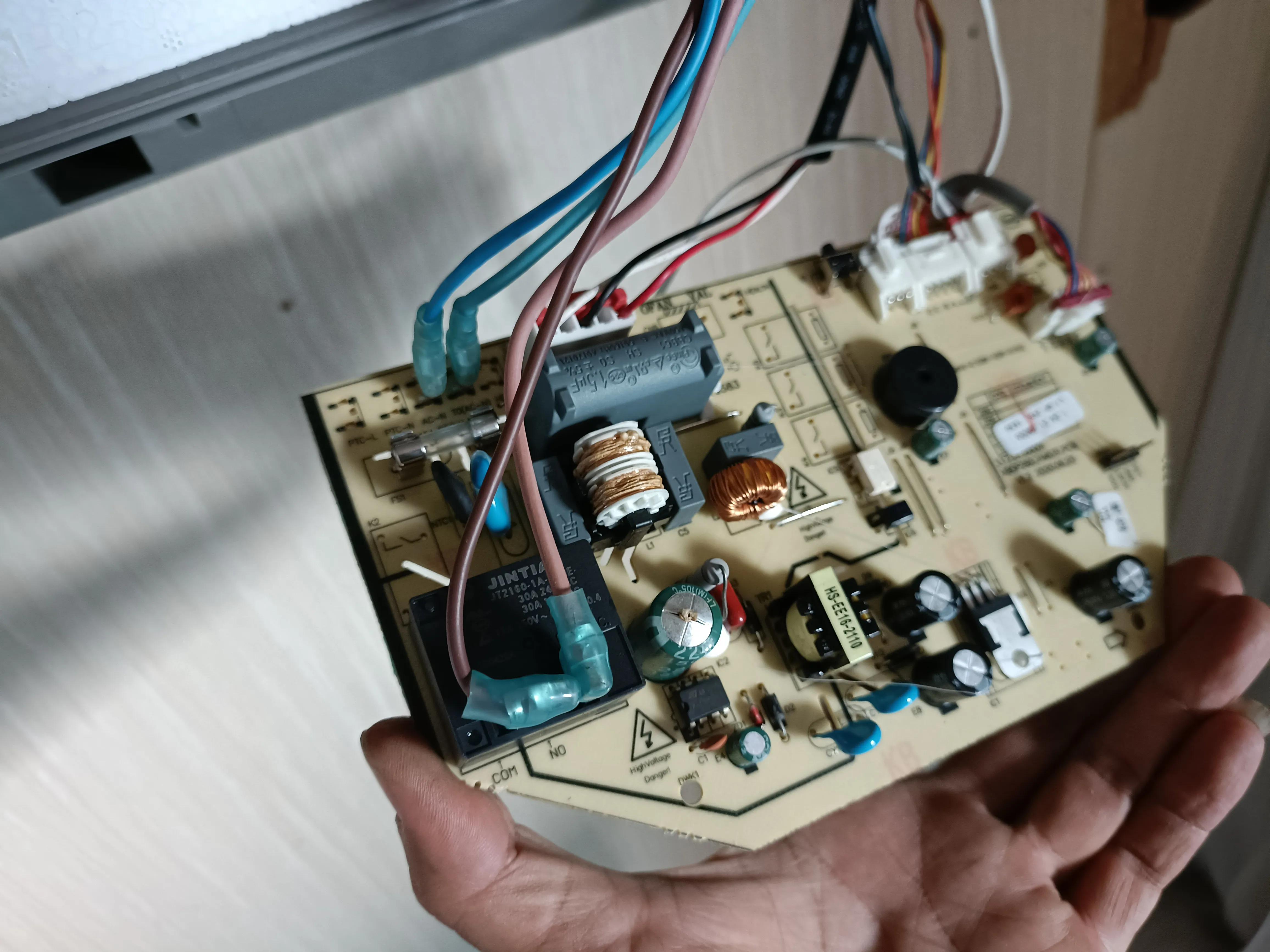 空调进空气该怎么维修,空调冒白烟怎么修