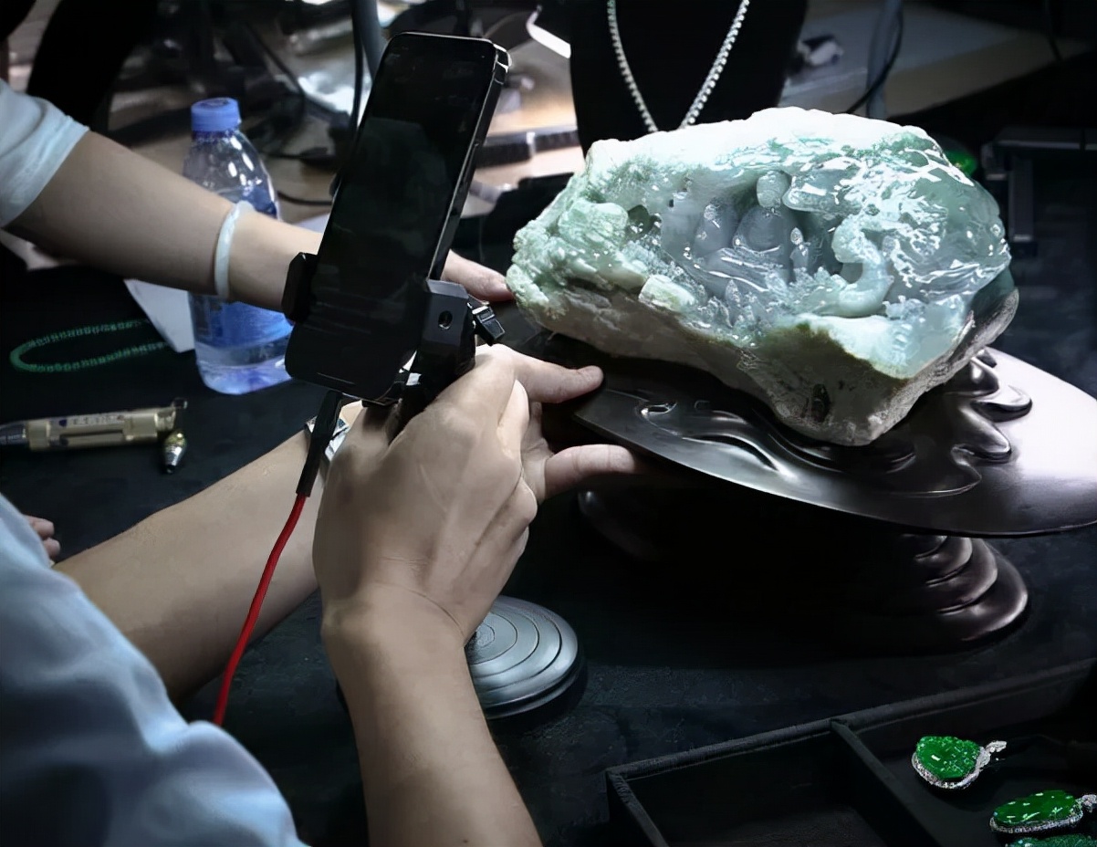 看翡翠直播被骗200万！这种“赌石”直播不能信