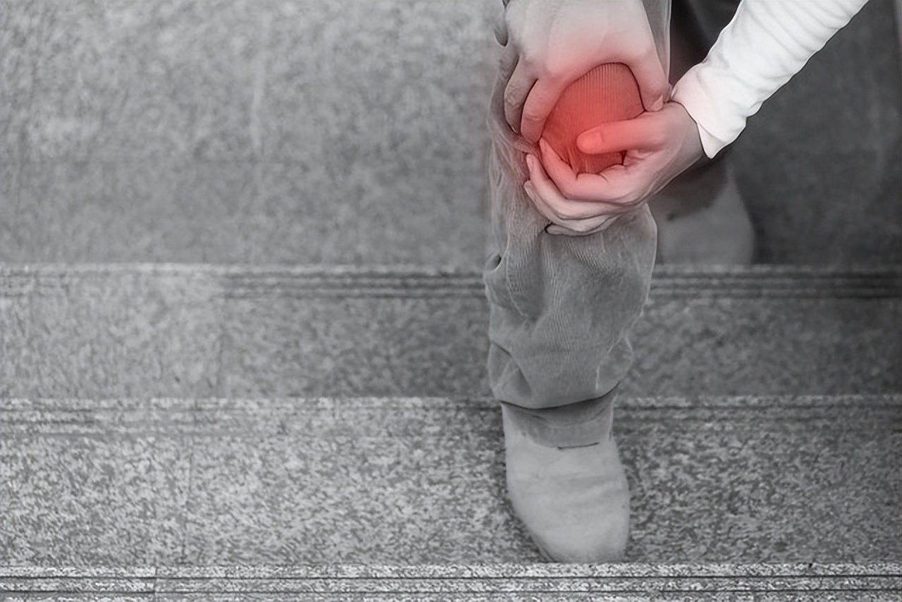 右腿膝关节酸软无力是怎么回事,左腿膝关节酸软无力是什么原因