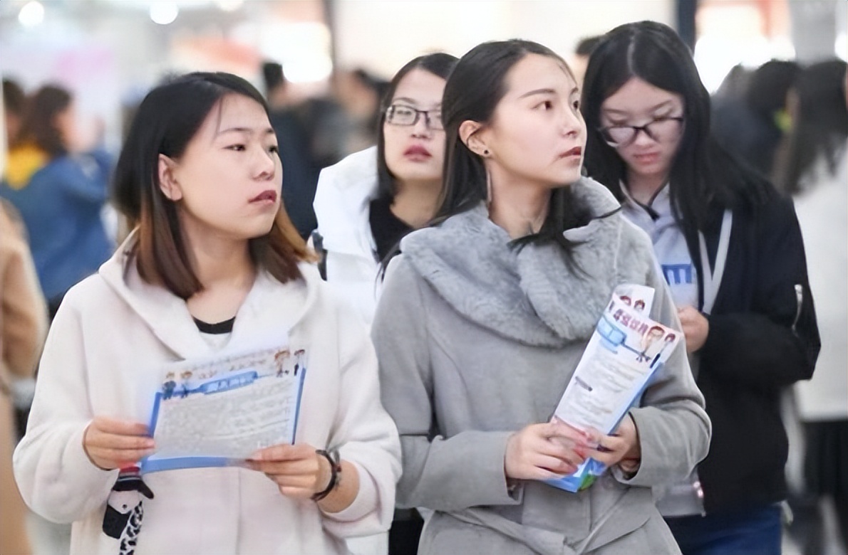 新一轮下岗潮是哪些行业,毕业生将如何应对严峻的就业形势