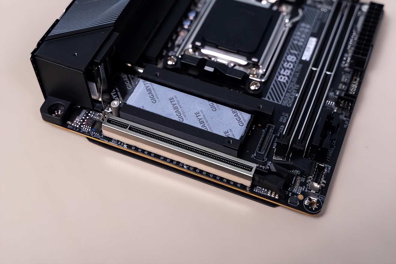 技嘉b550i主板拆解,技嘉b650iaorusultra主板图解