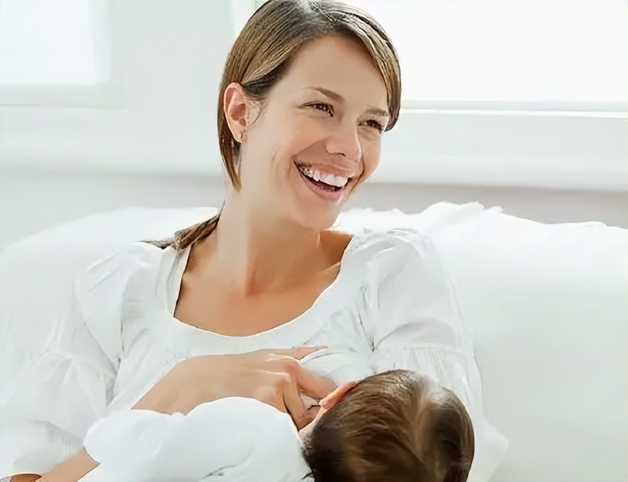 喂母乳的正确避奶姿势,母乳喂奶怎么样才是正确的