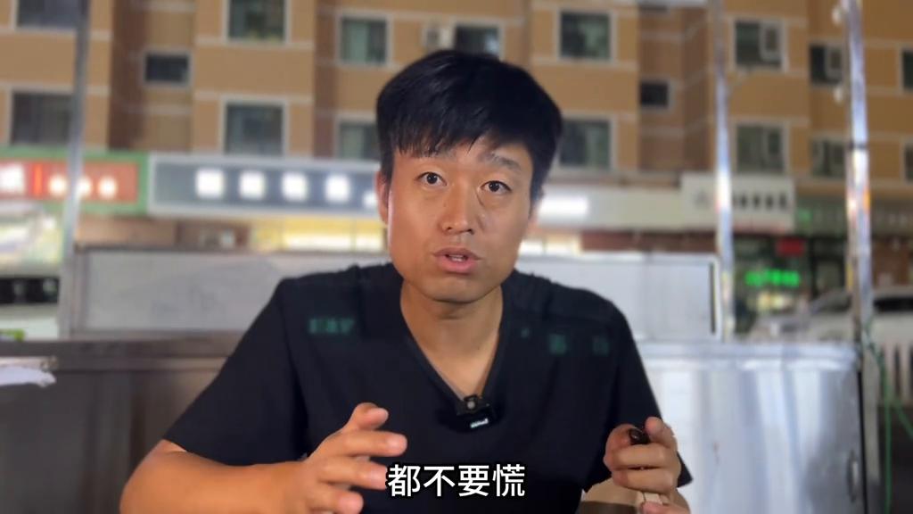 新手开车怎样避免蹭到别人的车,如果开车与别人刮碰处理流程