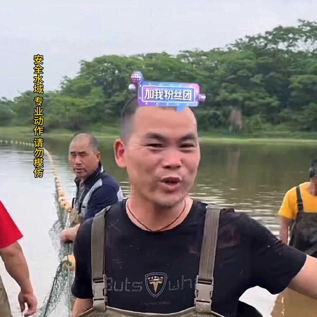 一亩鱼塘能产5000斤鱼,6亩鱼塘一年出10万斤鱼