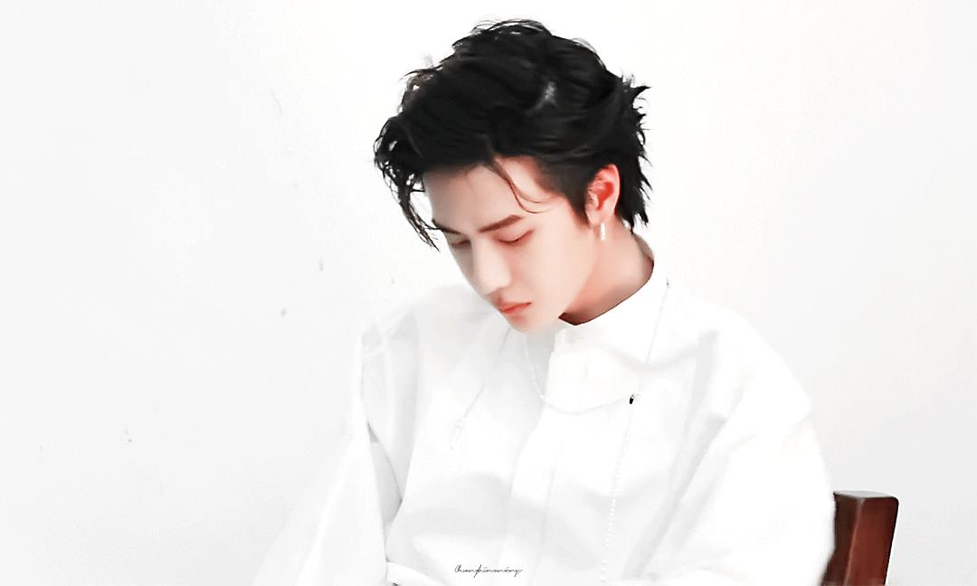 没常识、不识字、不会乘法口诀，这些顶流“文盲”凭什么会红？